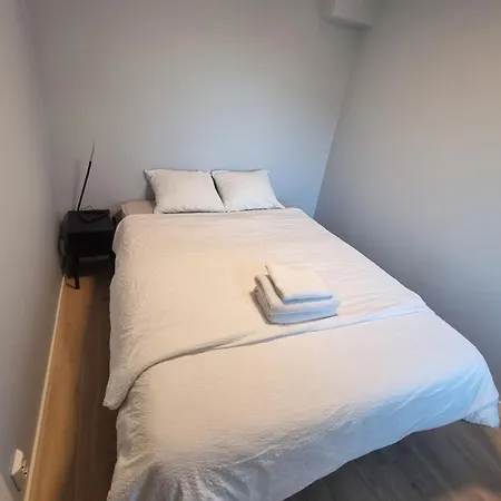 Near City, 7 Min From The Airport, Free Parking Lägenhet *